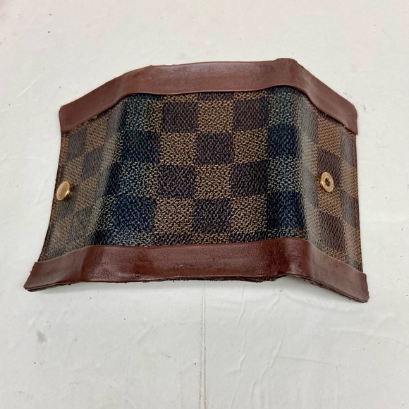 Louis Vuitton, Damier Ebene 6-Hooks Key Case - Picture 8 of 12